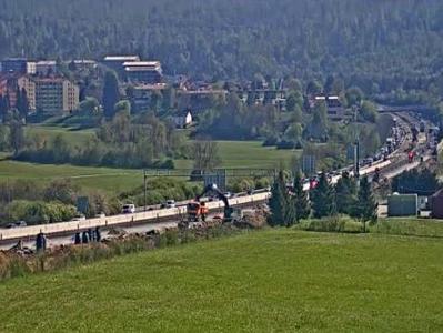 Praznični promet: na avtocestah nastajajo zastoji