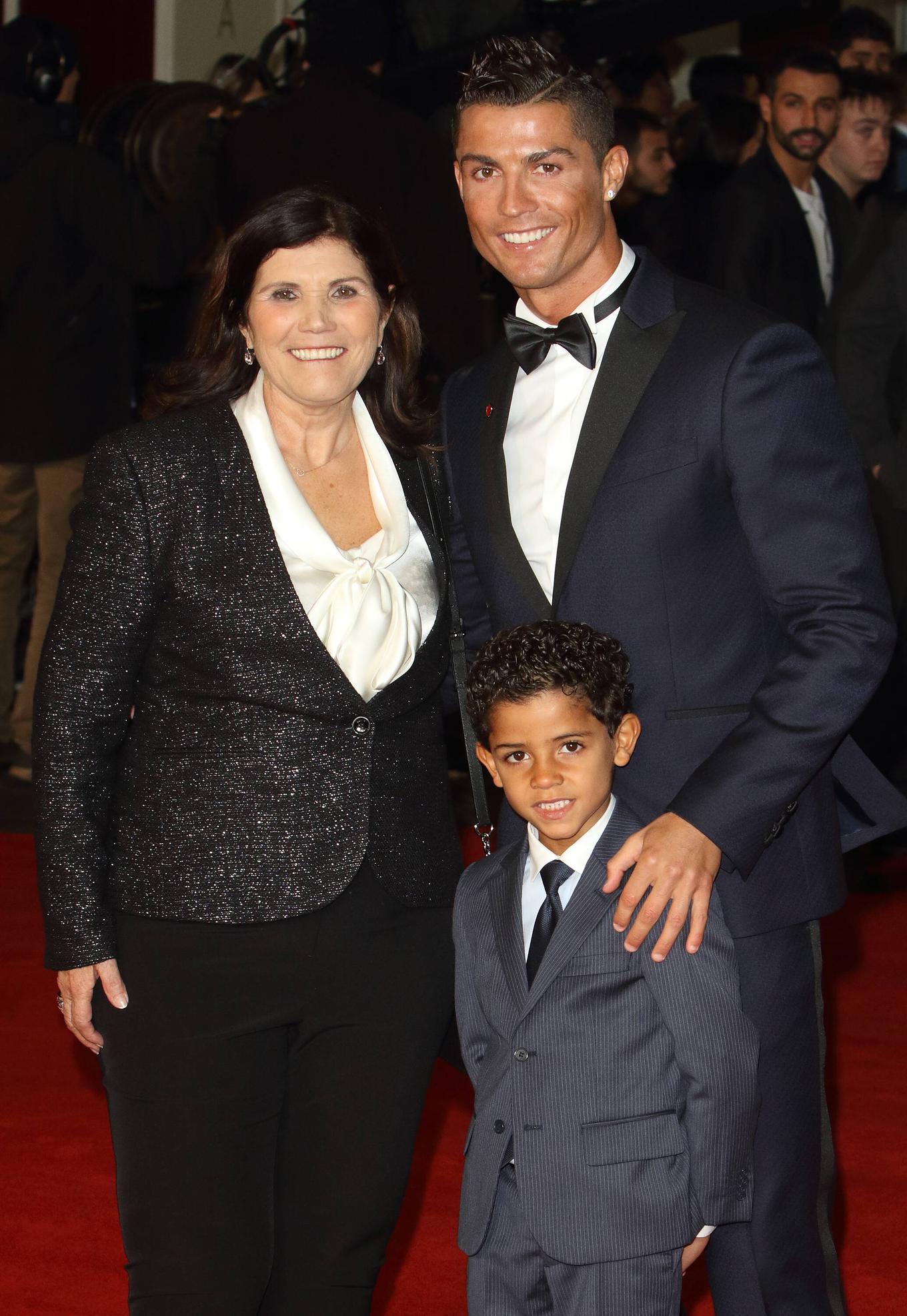 A mãe de Cristiano Ronaldo acompanha o filho em todas as principais competições. | Foto: Gulliverimage