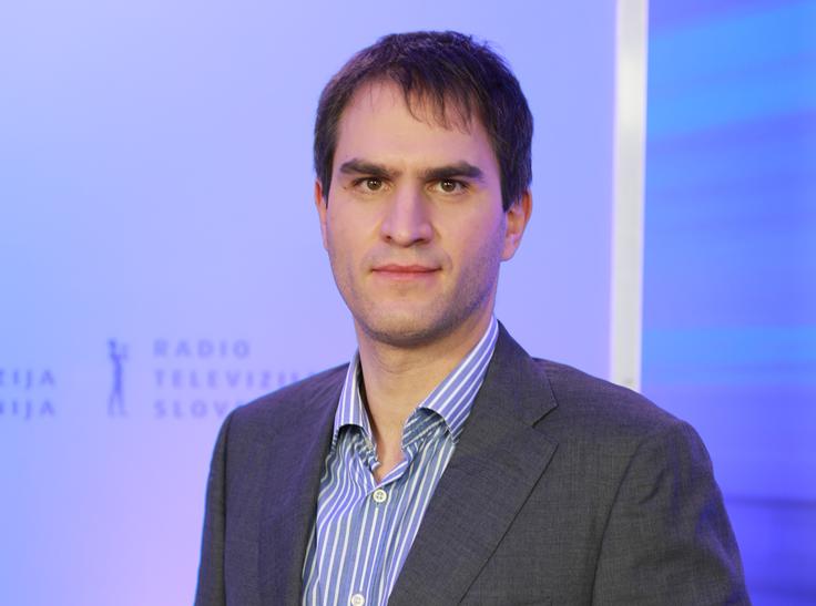 "Mislim, da je predlog dober, in to so prepoznali tudi svetniki," je na novinarski konferenci povedal generalni direktor RTV Slovenija Andrej Grah Whatmough. | Foto: Adrian Pregelj/RTV Slovenija