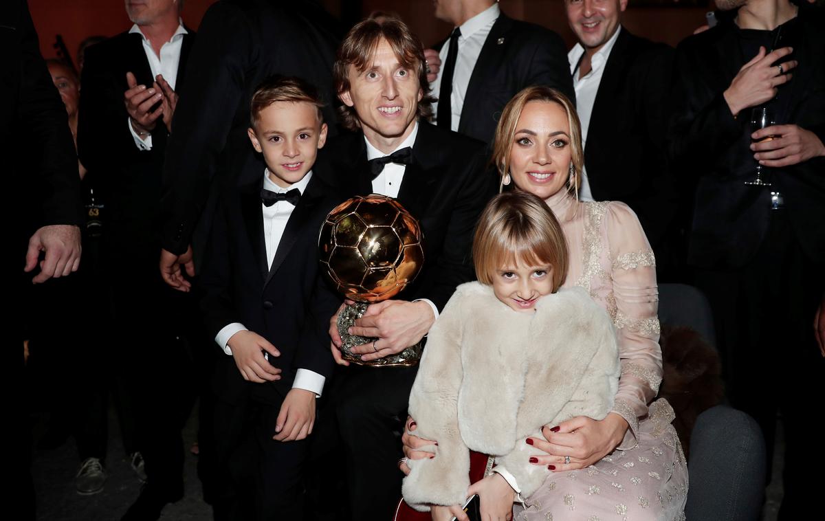 Luka Modrić | Zlata žoga je najbolj cenjeno individualno priznanje v svetu nogometa. Lani jo je prejel Luka Modrić. | Foto Reuters