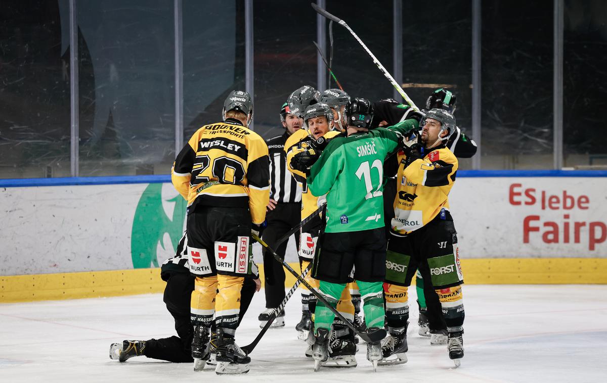 ICEHL: HK Olimpija - Pustertal | Olimpija na Južnem Tirolskem nujno potrebuje zmago. Če bo izgubila, bo njene sezone v tem tekmovanju konec. | Foto Luka Kotnik