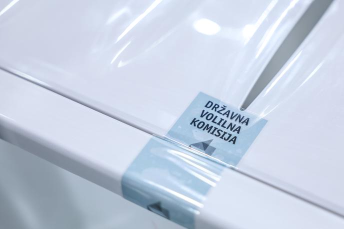 Predčasno glasovanje - zakonodajni referendum o Zakonu o dodatku k pokojnini za izjemne dosežke na področju umetnosti | Splošno glasovanje bo v nedeljo. | Foto Ana Kovač