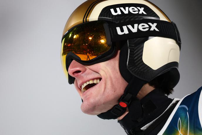 Domen Prevc | Domen Prevc se je na letošnjih olimpijskih igrah podpisal že pod dve zlati olimpijski medalji. Prvič kot del mešane ekipne reprezentance, drugič pa v konkurenci posameznikov.  | Foto Reuters