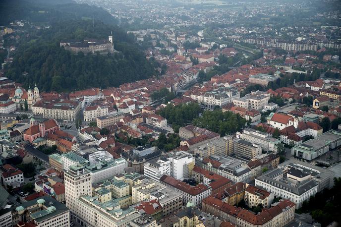 Ljubljana iz zraka | V nedeljo bomo občutili novo spremembo vremena. Fotografija je simbolična. | Foto Ana Kovač