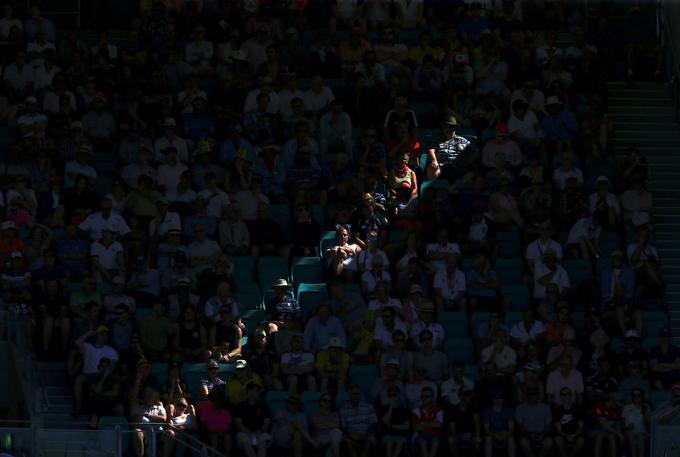 5. januar: pogled na tribune štadiona v Sydneyju med tekmo kriketa med Avstralijo in Anglijo.  | Foto: Reuters