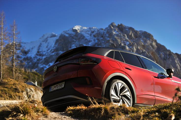 Elektropogon v vozniškem smislu nadvse ustreza zavitim in strmim cestam, saj je z brezstopenjskim menjalnikom in hipno odzivnim motorjem prijazen do vseh potnikov v avtomobilu. | Foto: Gregor Pavšič