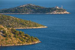 Nesreča čolna na Hrvaškem, poškodovan Slovenec