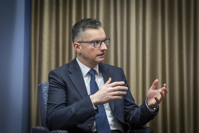 Marjan Šarec: Putin odkriva spomenike Stalinu in uporablja enake taktike kot Hitler