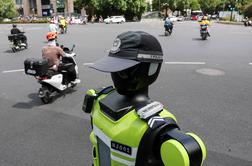 Kitajski roboti prevzemajo delo prometnih policistov #foto