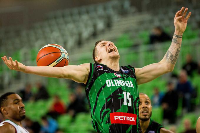 Fotografija kapetana Gregorja Hrovata, ki simbolizira Olimpijo v drugem polčasu torkove tekme. | Foto: Sportida