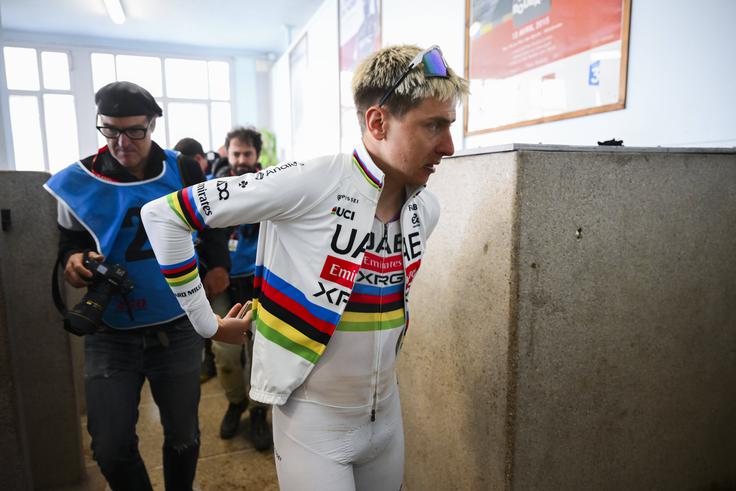 Tadej Pogačar tuš Roubaix | Foto: Guliverimage
