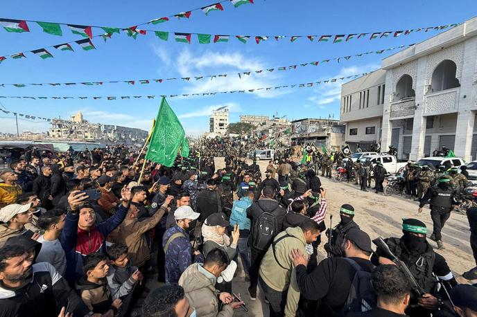 Gaza, Hamas | V ponedeljek zvečer je vir Hamasa za BBC povedal, da je skupina mediatorjem predložila pisni odgovor, v katerem je zapisala, da se strinja s predlogom o premirju brez kakršnihkoli sprememb ali pogojev. | Foto Reuters