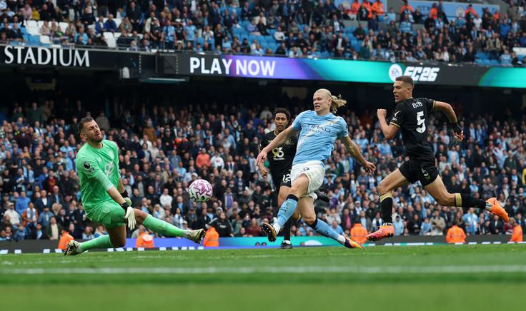 Erling Haaland je Burnleyju zabil dva gola. | Foto: Reuters