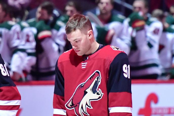 Arizona Coyotes | Moštvo Arizona Coyotes (na fotografiji Taylor Hall) se je odpovedalo 18-letnemu obrambnemu igralcu Mitchellu Millerju, ki ga je na letošnjem naboru NHL izbralo v četrtem krogu. | Foto Reuters