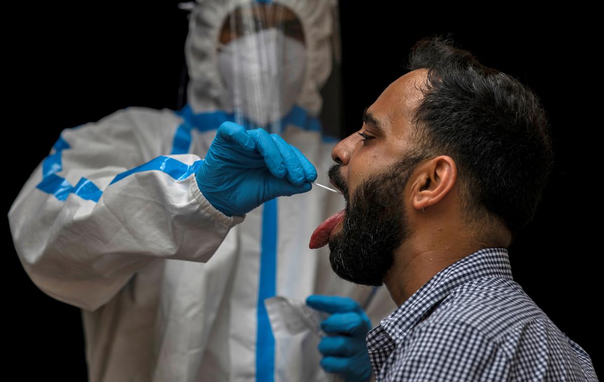 Indija koronavirus | Pričakovati je, da bo Indija po številu okužb kmalu prehitela ZDA. | Foto Reuters