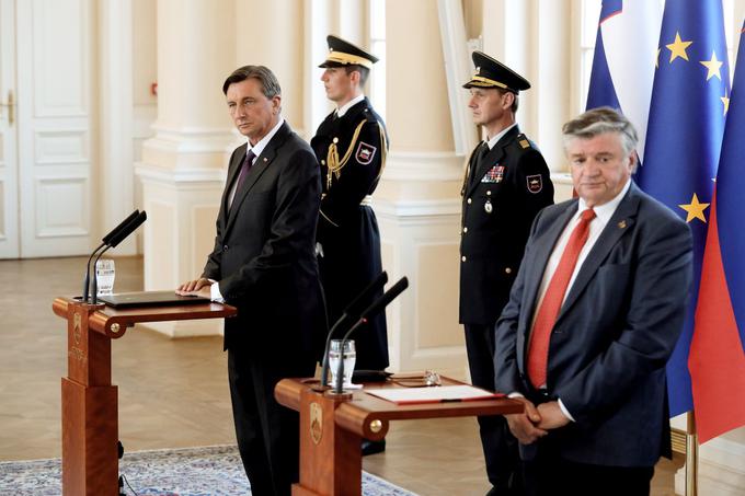 Pahor je dopoldne skupaj s predsednikom Zveze združenj borcev za vrednote narodnoosvobodilnega boja Slovenije Marijanom Križmanom položil venec k spomeniku Osvobodilne fronte v Rožni dolini v Ljubljani, nato pa sta v predsedniški palači skupaj nagovorila državljane. | Foto: STA ,