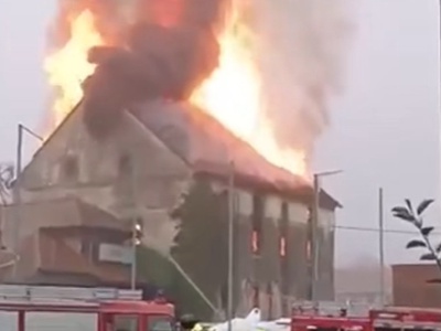 V Beltincih izbruhnil velik požar, policija zaprla širše območje #video