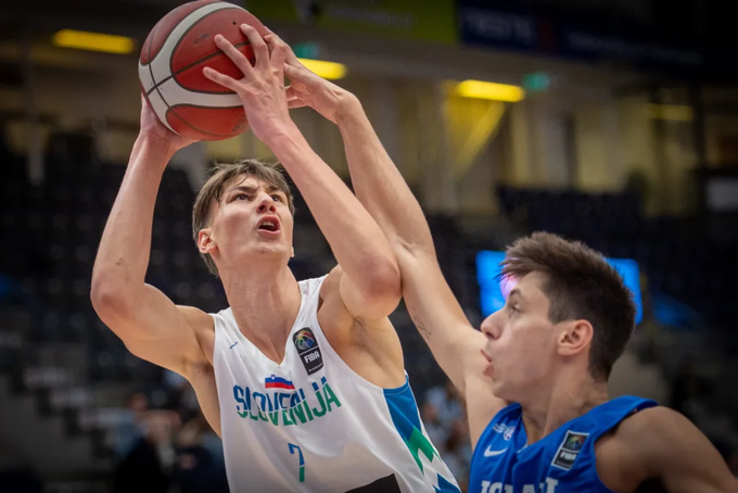 Vit Hrabar je dosegel 24 točk za zmago Slovenije. | Foto: FIBA