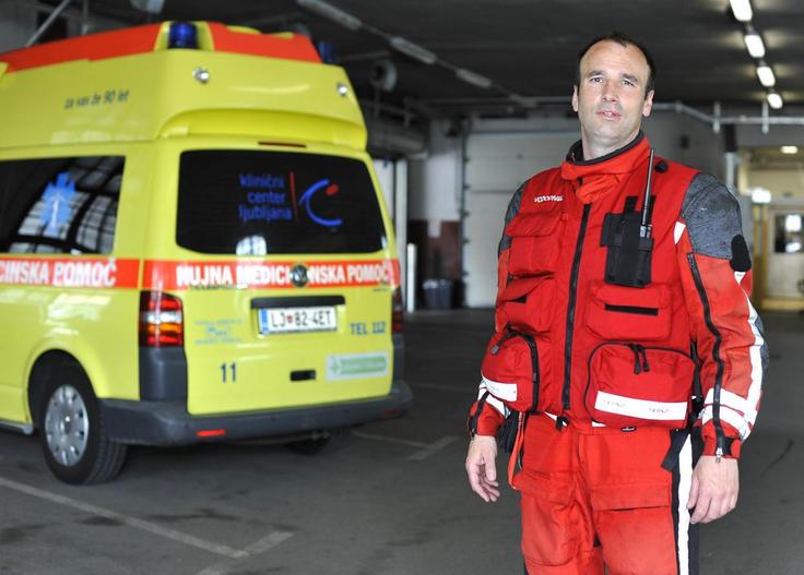Zelo tanka je linija med življenjem in smrtjo. Z leti začneš drugače gledati na življenje. Vsakodnevni majhni prepirčki hitro izgubijo svoj smisel, to velja tudi za domače okolje. Takrat pomisliš, da že jutri morda ne bomo več vsi skupaj. Sam zagotovo znam ceniti vsak dan, ki ga preživim s svojimi dragimi. | Foto: 
