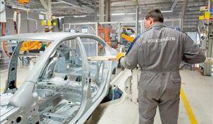 BMW in Volkswagen z Japonske umikata delavce