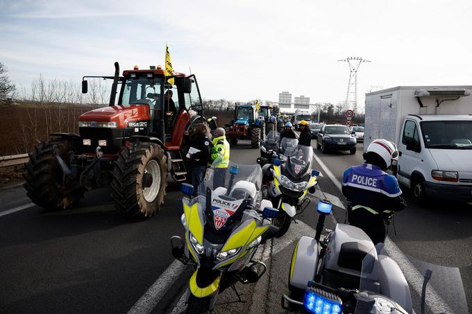 Kmetom bodo skušali preprečiti vdor v Pariz.  | Foto: Reuters
