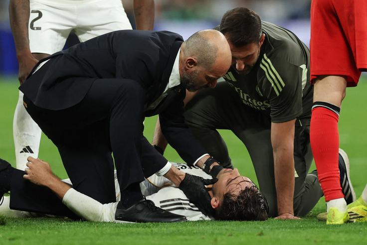 Raul Asencio je nemočno obležal. | Foto: Reuters