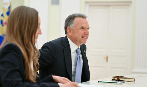 Skrivnostna mladenka, ki jo je najel Vladimir Putin: za koga dela v resnici?