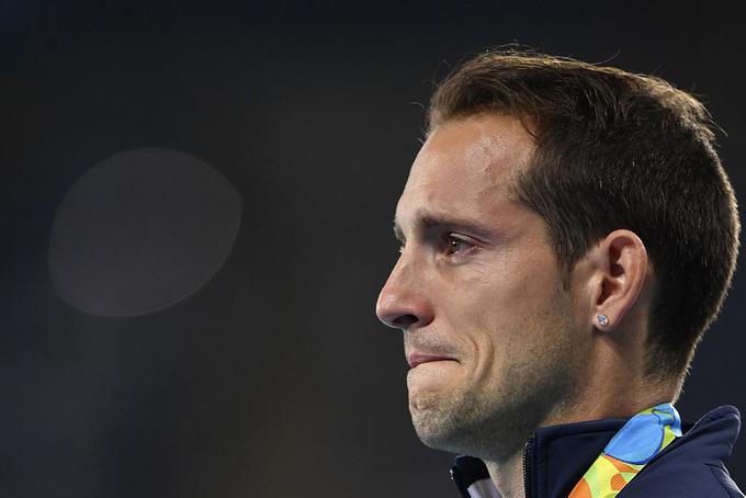 Francoskega atleta Renauda Lavillenieja so žvižgi spravili do solz.   | Foto: 