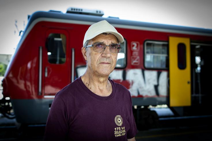 Avtor knjige o gomulki je Josip Orbanić, brez dvoma eden od največjih poznavalcev železnic v Sloveniji in regiji, ki je vse poklicno in zasebno življenje namenil železnicam, o katerih tudi piše in objavlja že več kot 30 let. | Foto: Ana Kovač