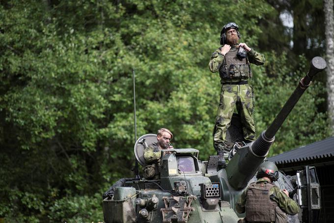 Švedska je po koncu hladne vojne razpustila nekaj vojaških enot, zdaj jih bo znova postavila na noge. | Foto: Reuters