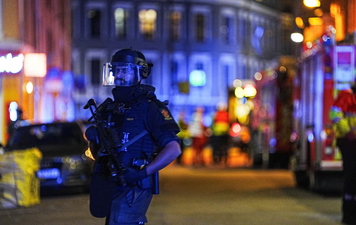 Norveška Oslo policija | Območje eksplozije v Oslu so policisti hitro zavarovali, medtem ko so varnostne enote preverjale prisotnost dodatnih eksplozivnih naprav. | Foto Reuters