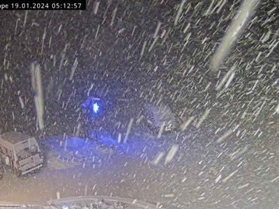 Slovenijo zajelo obilno sneženje. Promet na avtocestah je obstal. #foto #video