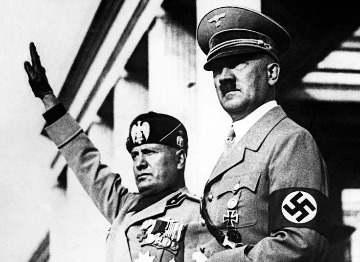 Fašisti Benita Mussolinija in nacisti Adolfa Hitlerja so v prvi vrsti nastali kot odziv na poskuse socialističnih revolucij v slogu sovjetske Rusije po koncu prve svetovne vojne. V Italiji so fašisti s podporo drugih desnih strank leta 1922 prevzeli oblast in januarja 1925 po fašističnem umoru voditelja italijanskih socialistov Giacoma Matteottija uvedli diktaturo. Nacisti so v Nemčiji oblast prevzeli januarja 1933, štiri leta po izbruhu velike gospodarske krize. | Foto: Guliverimage