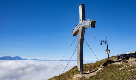Trupejevo poldne, ko zlate macesne nasledi zimska pravljica #video