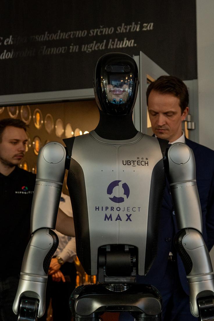 Humanoidni robot Max zna kar 90 jezikov.  | Foto: Liam Toni Šironjič