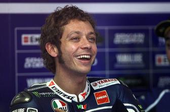 Valentino Rossi na reli v Monzo, med mehaniki tudi Slovenec
