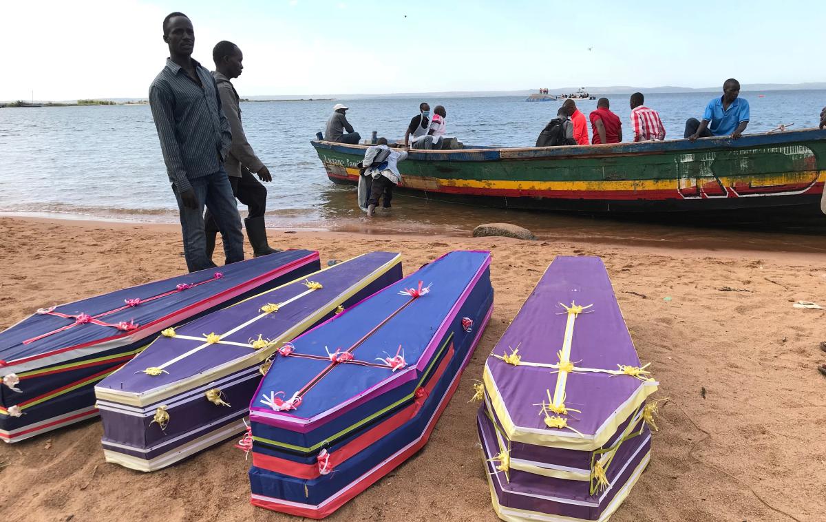 Trajekt, nesreča, Viktorijino jezero | Krste, v katerih so trupla umrlih v eni najhujših nesreč trajektov v zgodovini. | Foto Reuters