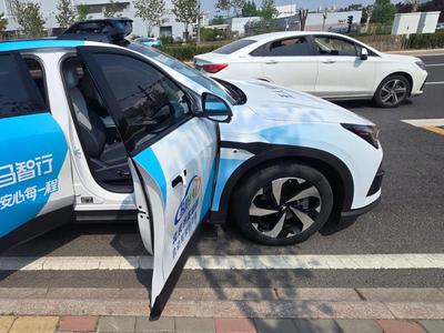 Taksi brez voznika v Pekingu: realnost in ne fantazija, sistem deluje odlično #video