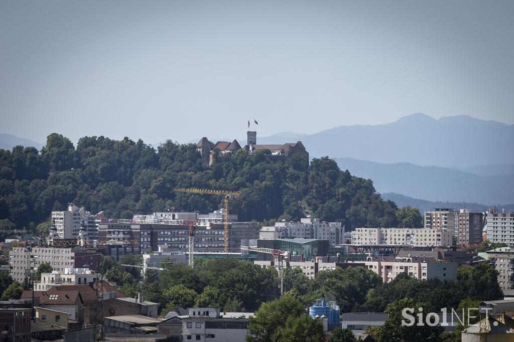 Žito silosi v ljubljanskem BTCju. silos žito Ljubljanski Grad