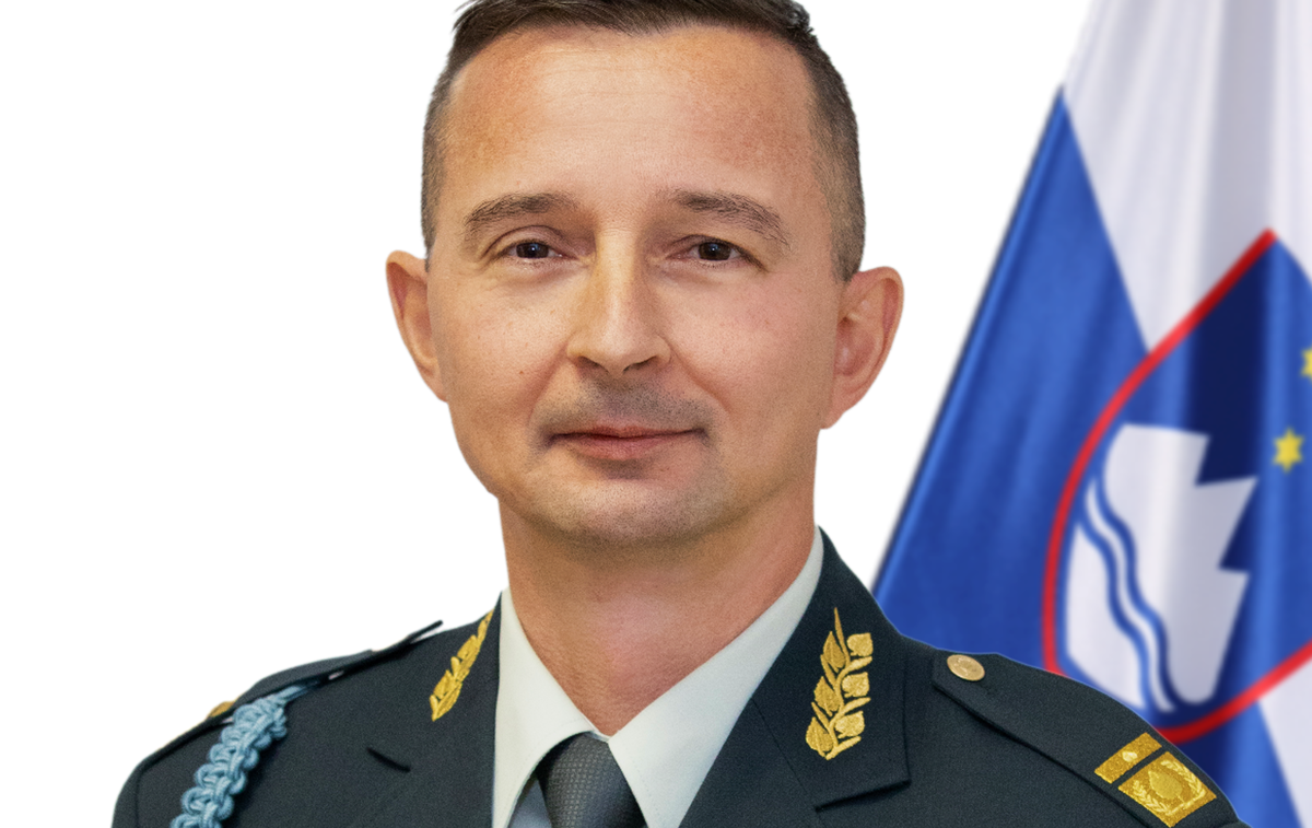Boštjan Močnik, Slovenska vojska | Vlada skladno z zakonom o obrambi načelnika Generalštaba SV imenuje in razrešuje na formacijsko dolžnost brez interne in javne objave na podlagi službenih potreb. | Foto Gov.si