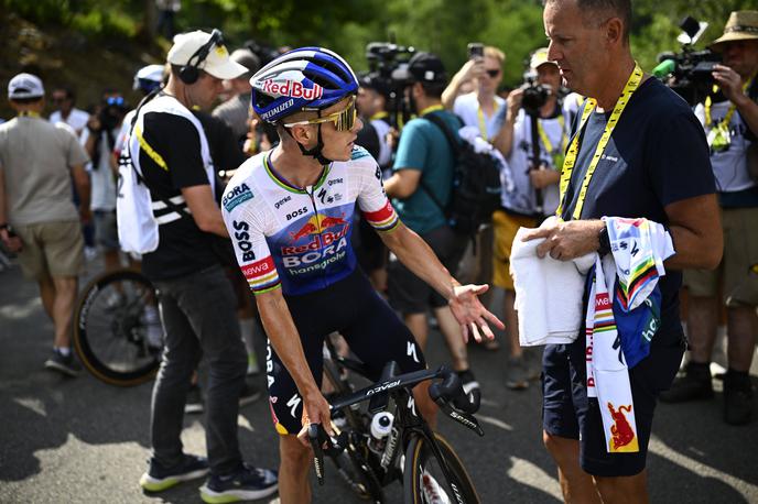Evenepoel Remco | Remco Evenepoel ni bil zadovoljen z odzivom moštvenega kolega Floriana Lipowitza, ki ga je ob koncu etape prosil za pomoč. | Foto Guliverimage