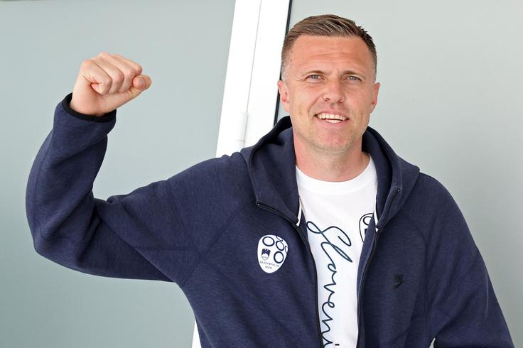 Josip Iličić pomaga mlajšim reprezentantom. | Foto: www.alesfevzer.com