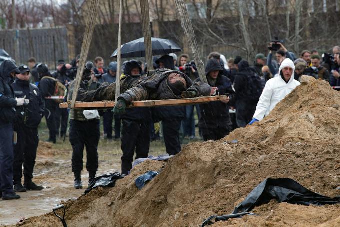 Odkop pobitih ukrajinskih vojakov, ki so jih odkrili v Buči.  | Foto: Guliverimage/Vladimir Fedorenko