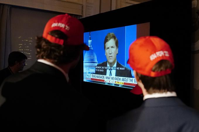 Tucker Carlson je veljal za prvi obraz televizije Fox News in voditelja, čigar oddajo je zelo rad gledal nekdanji predsednik ZDA Donald Trump (prav tako pa njegovi podporniki). | Foto: AP / Guliverimage