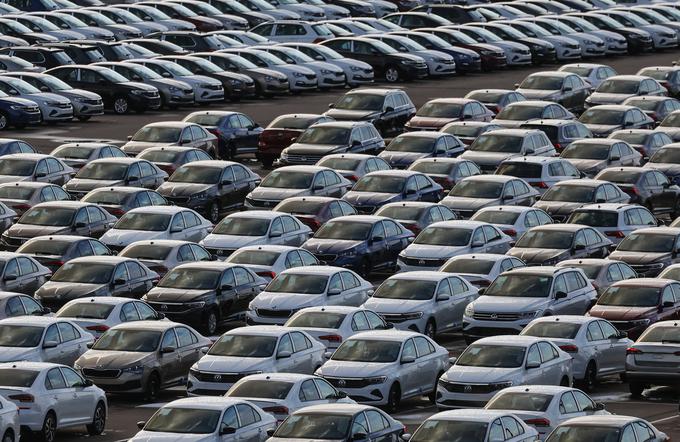 Proizvodnja novih avtomobilov v Rusiji je lani upadla za skoraj 60 odstotkov. Vzrok je pomanjkanje tako delov kot zaposlenih in dejstva, da večina tovarn ne obratuje že več mesecev. | Foto: Reuters