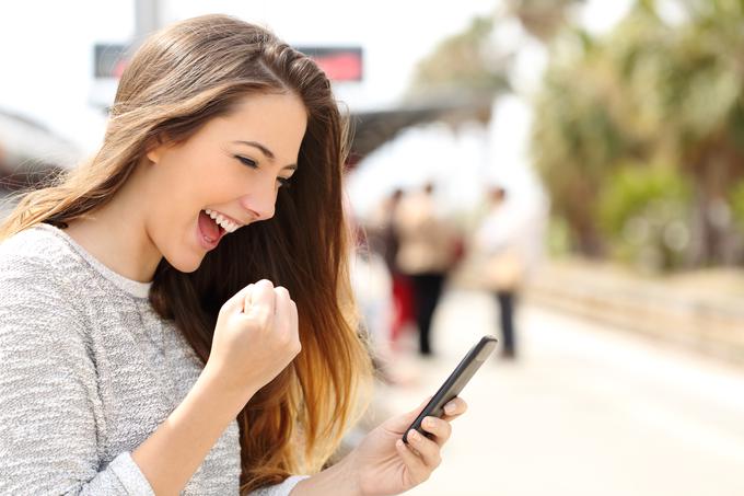ženska telefon tablica veselje nakupovanje | Foto: Thinkstock