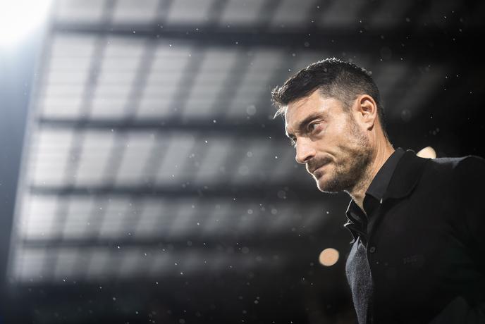 Bi se moral Albert Riera raje ugrizniti v jezik?