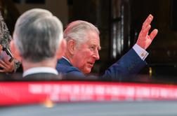 Princ Charles je po okužbi že okreval, Camilla ostaja v izolaciji