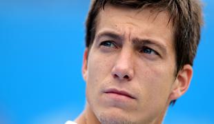 Aljaž Bedene si je poškodoval koleno, Marija Šarapova nemočna