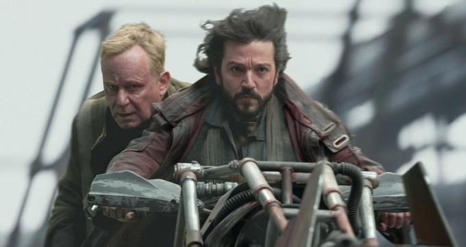Stellan Skarsgård in Diego Luna | Foto: Disney+